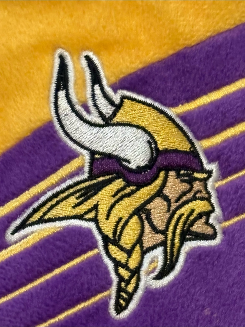 Minnesota Vikings Plush Slippers – Men’s 9–10